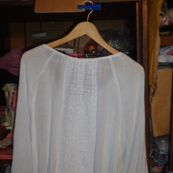 EXCELLENT ZAC&RACHEL WOMENS LOVELY LIGHT,AIRY WHITE BLOUSE-SIZE 3X-PRETTY DESIGN - Picture 3 of 3